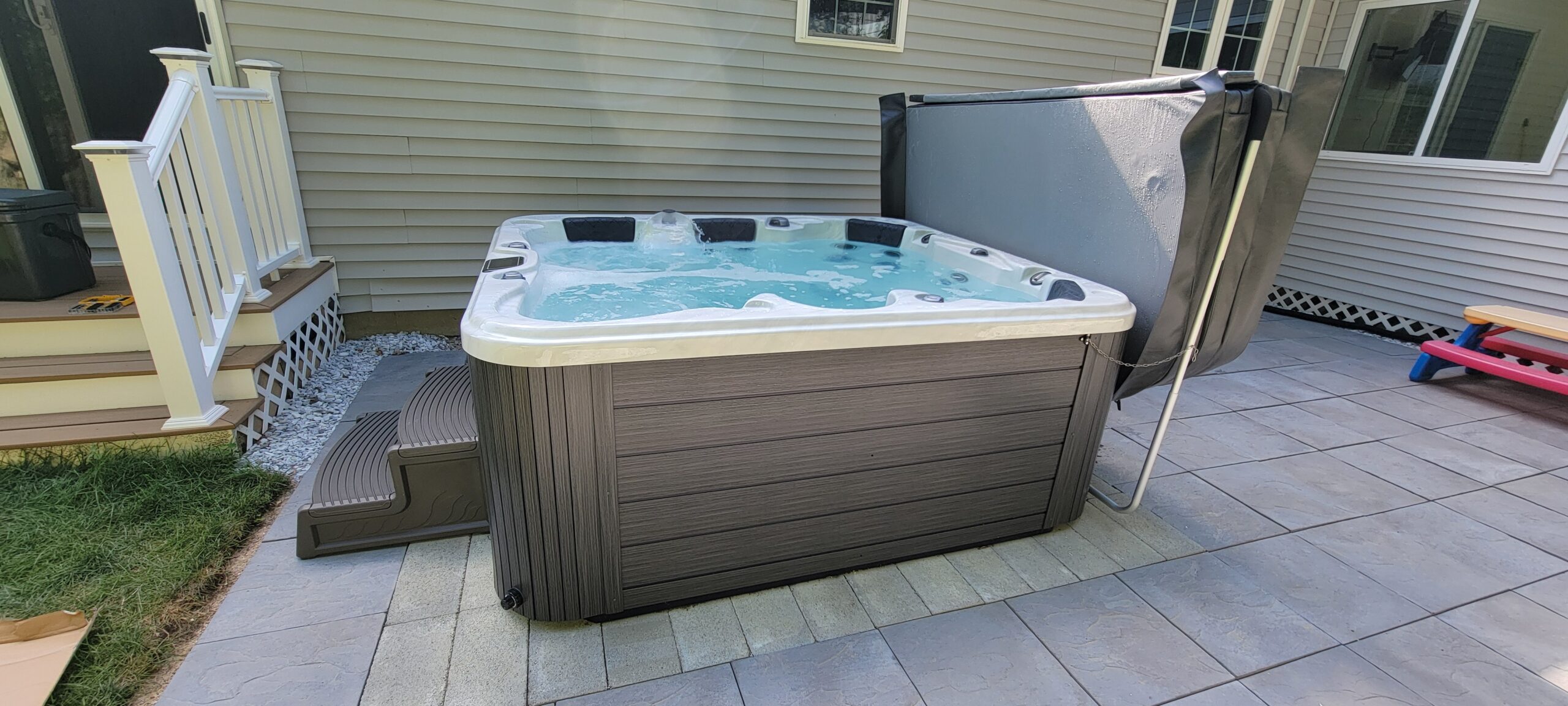 Splash Pool Designs Inc. - Paradise In Your Own Backyard